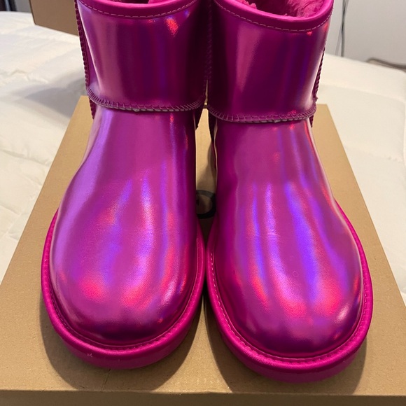 UGG Shiny Pink Kids Boots - Picture 1 of 5